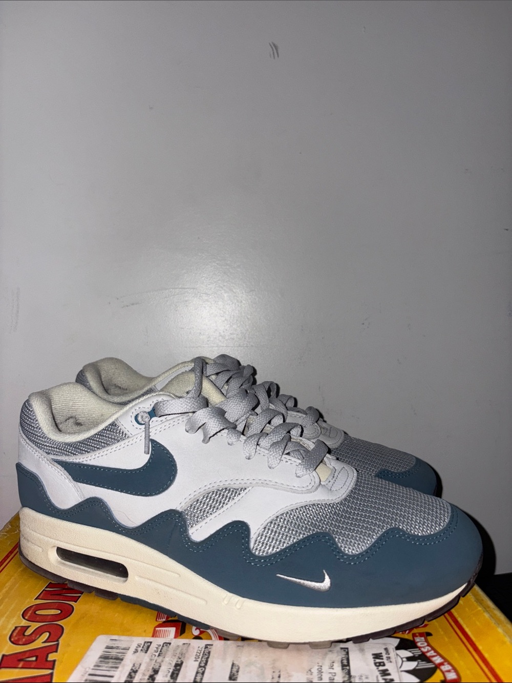 Nike Air Max 1 Men's Patta Sneakers size 10.5